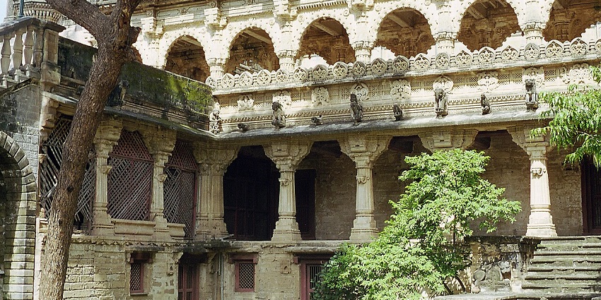 Gondal city with evidence of royal patronage is a must-visit site near Dhank Caves.