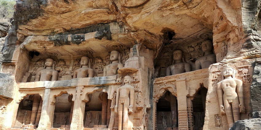 Rock-cut Tirthankar sculptures at Gopachal Parvat in Gwalior, and one of the fascinating places to visit in Gwalior.