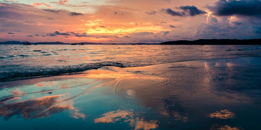 Gopalpur Beach is among the perfect places for relaxation and beachside activities.