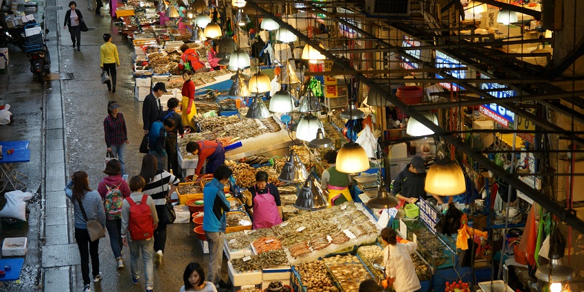 Gopi Market in Dwarka is an old-fashioned shopping area that sells Indian attire.