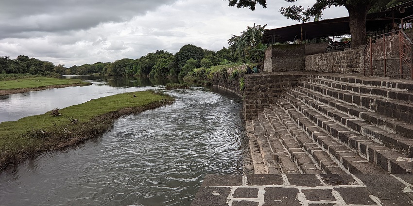 A picture of a scenic ghat, which is one of the best places to visit in Rajahmundry