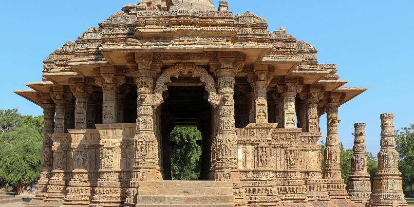 An image showing the beautiful Govardhan Nath Ji Temple, a Krishna temple in Jaipur.