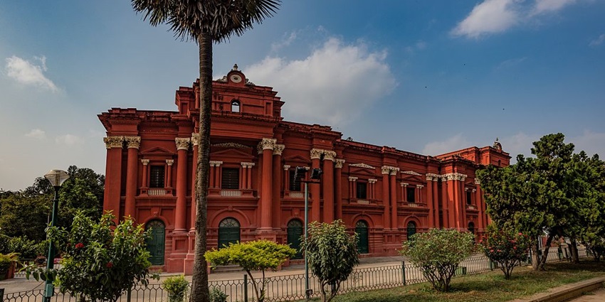 The Government Museum in Jhalawar has a collection of artefacts like coins and sculptures
