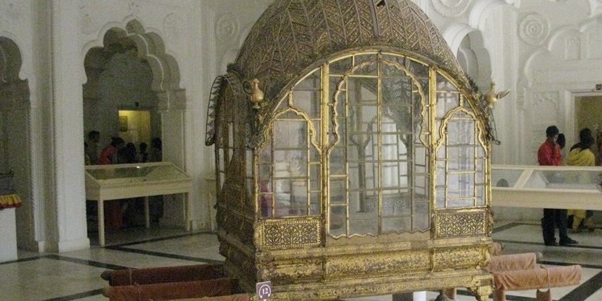 Image of the Government Museum of Mandore showcasing royal artefacts.