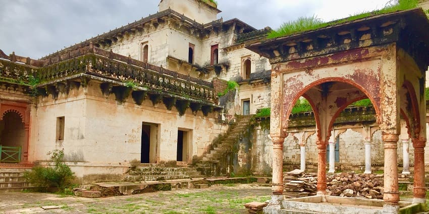 The historic Govindgarh Fort, best place near Bagdara Wildlife Sanctuary, adds a cultural dimension to the area.
