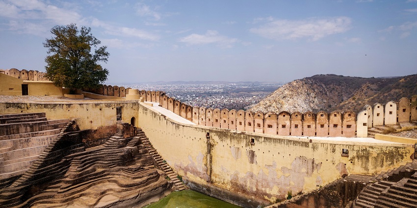 A bird’s eye view of Guhala Fort, one of the serene Sikar forts nestled in the region.