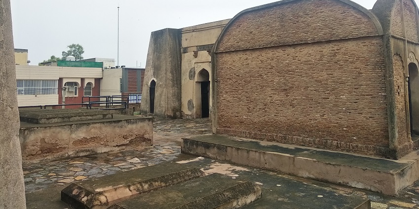 A picture of the ruins of a fort with its traditional walls visible