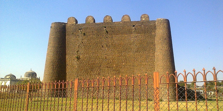 Gulbarga Fort, 70 km away, is a historic marvel near the Chincholi Wildlife Sanctuary.