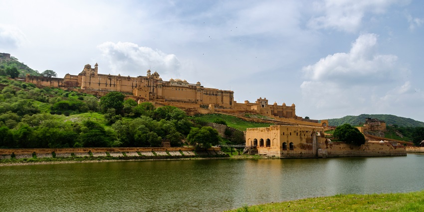 A stunning view of reminiscent of the peaceful ambience around Gondola Lake in Kishangarh.