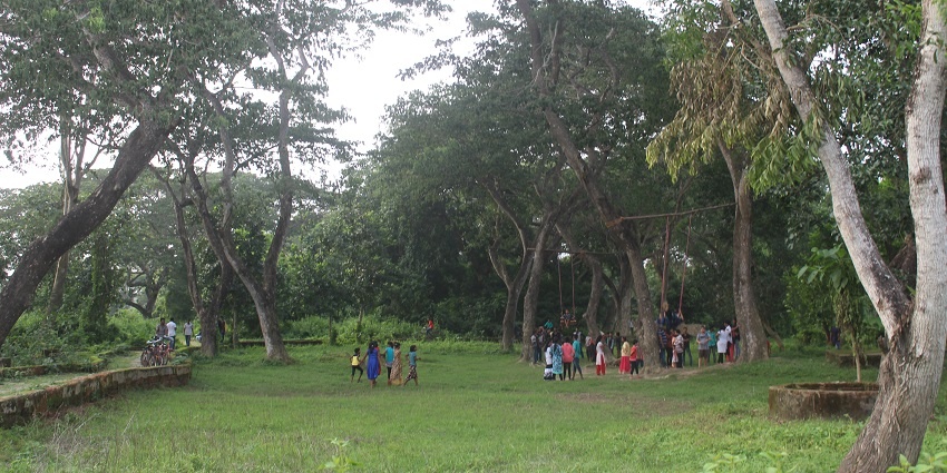Gunia Picnic Place is one of the best attractions to explore near Sakhigopal Temple.