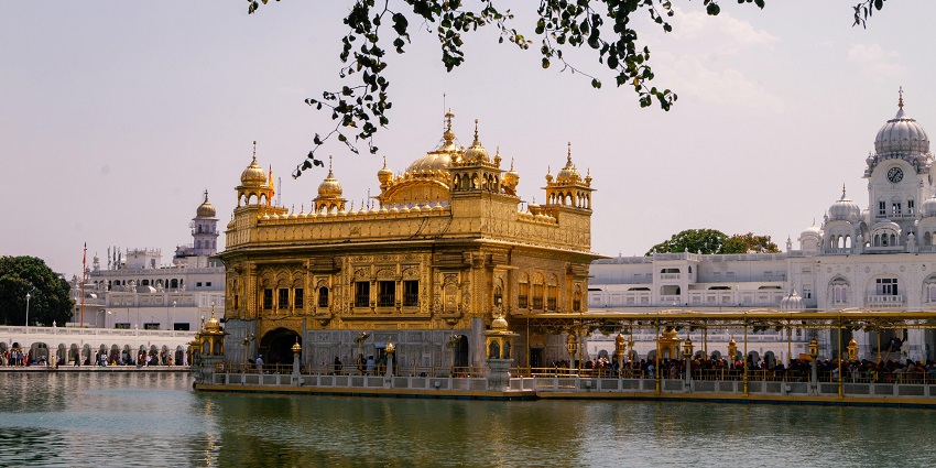 Gurpurab is one of the punjabi festivals in punjabi language that is celebrated by Sikhs.
