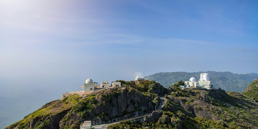 A mindblowing view of the Guru Shikhar peak where you can enjoy paragliding sport.