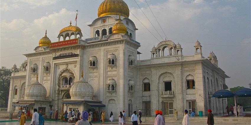 An idyllic evening time snapshot of the Gurudwara Bangla Sahib situated in the New Delhi