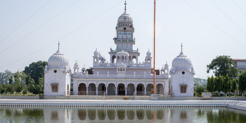 Devotees at Gurudwara Budhha Johad, a major tourist attraction near Sri Ganganagar.