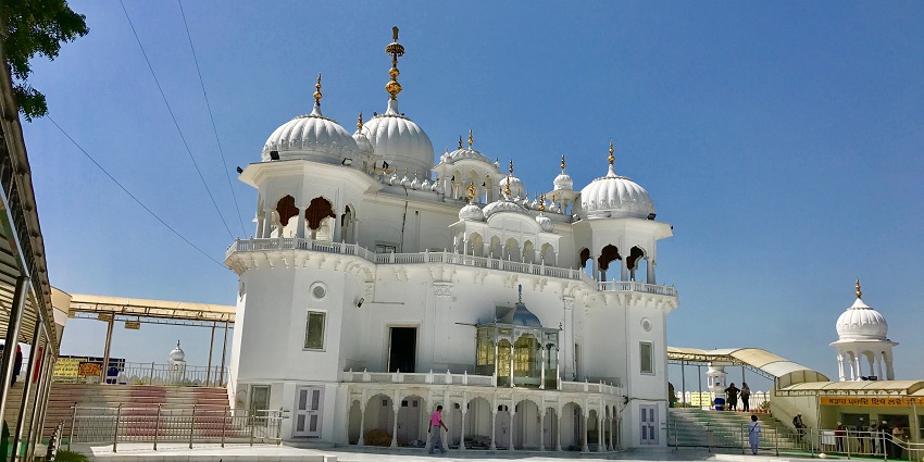 Gurudwara Shri Anadpur Sahib, one of places to visit in Anandpur Sahib, a revered religious site with magnificent architecture.