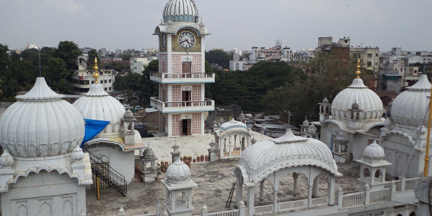 The Gurudwara Singh Sabha, among popular places to visit in Pushkar at night.