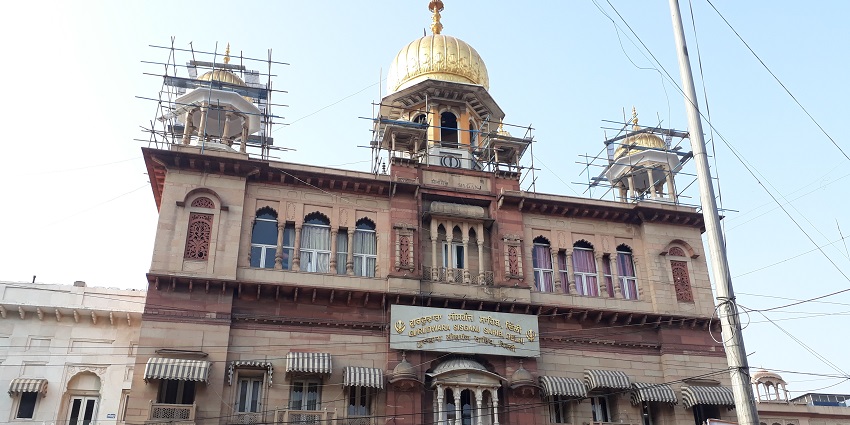 An image of Gurudwara Sis Ganj Sahib which is located near Chandni Chowk, Delhi.