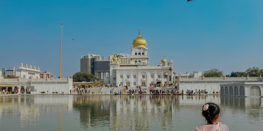 Gurdwara Sisganj Sahib is known for its historical significance and tranquil environment, which offer serenity and spiritual practices.