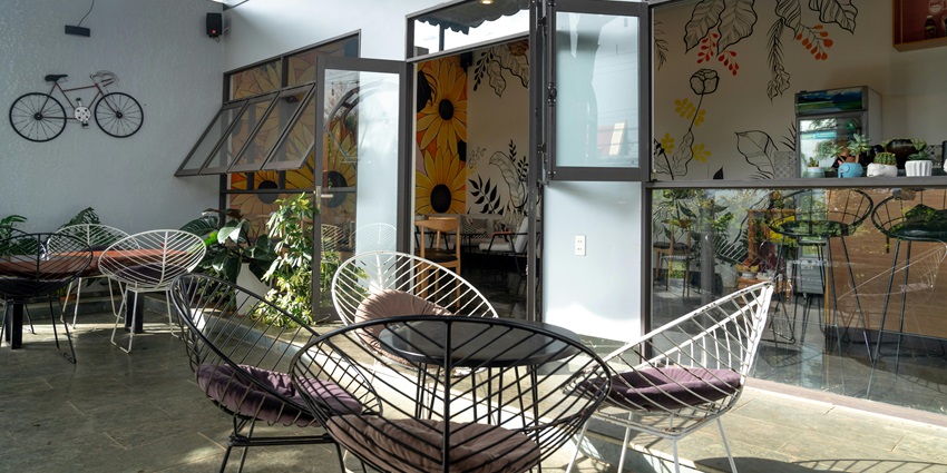 An open air restaurant and eatery with the scenic environment and the settings