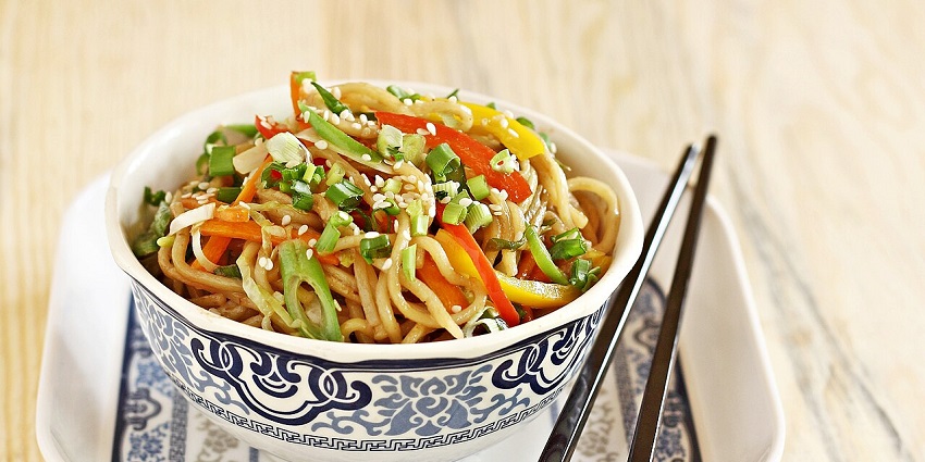 Hakka Noodles is one of the most tasty and best food in Rajouri Garden for all to try.