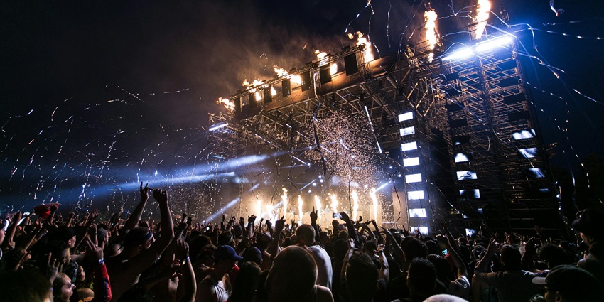 A picture of a music event taking place at the Hakuna Matata Fest in Jaisalmer