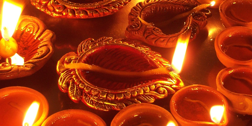Image of diyas litten up during a festival - harvest festivals of himachal pradesh