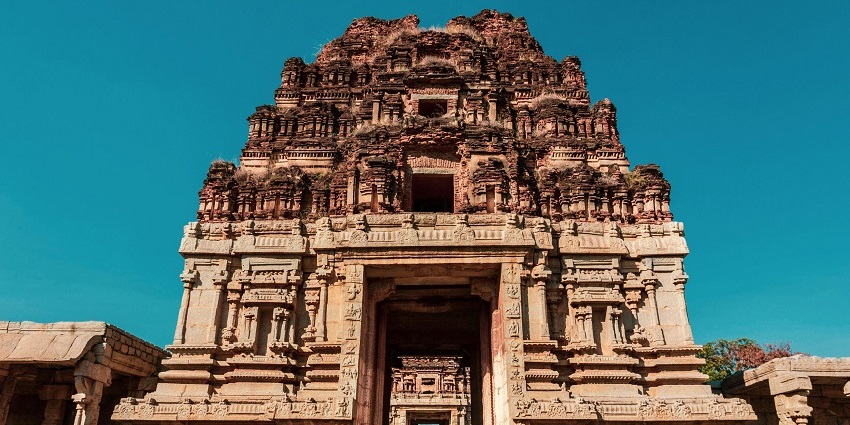 A glimpse of historical marvel in Hampi steeped in rustic charm and artistic designs.