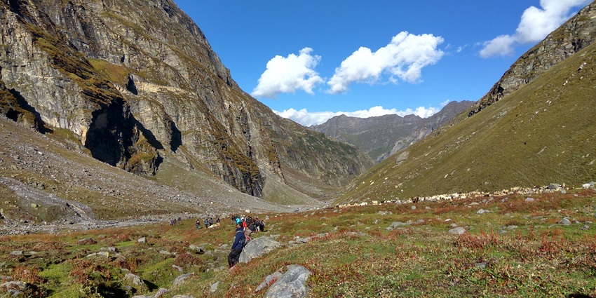 Manali to Hampta Pass provides one of the most spectacular trails for hiking in Manali.