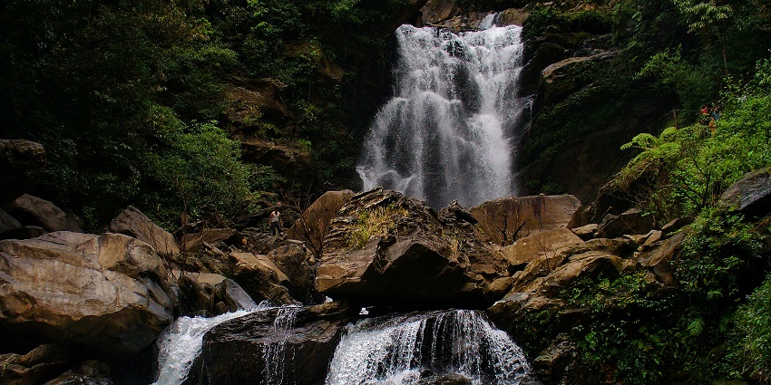 Hanuma Gundi Falls is located between Karkala and Lakya Dam
