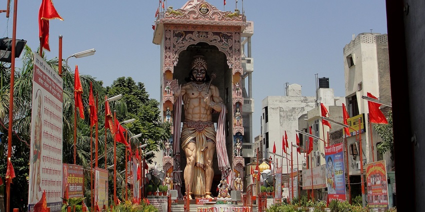 Offer prayers at Hanuman Temple, one of the places to visit near Rajeev Chowk, New Delhi.