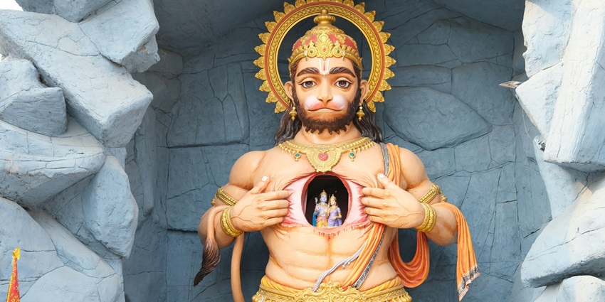 Hanuman Mandir is one of the prominent ancient temples in Delhi that you need to visit.