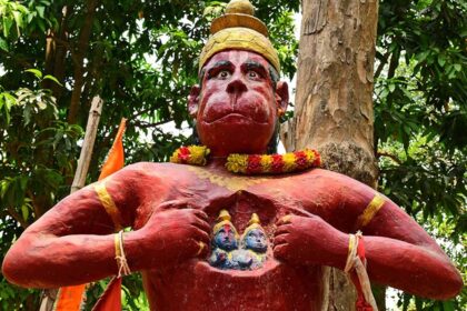 The Hanuman temples in Gujarat feature the Hanuman statue, a peaceful sight.