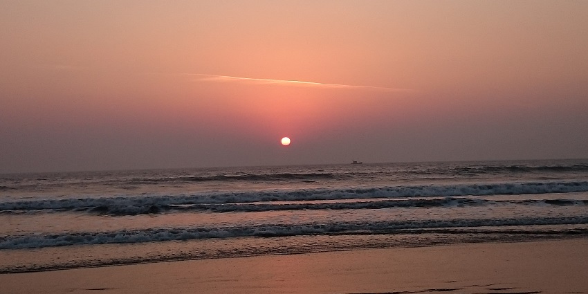 Places to visit in Harihareshwar feature Beach with clear waters and adventure activities.