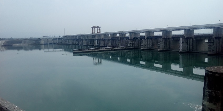Beautiful image of the scenic Hathini Kund Barrage a engineering marvel near the ch devi lal nature park