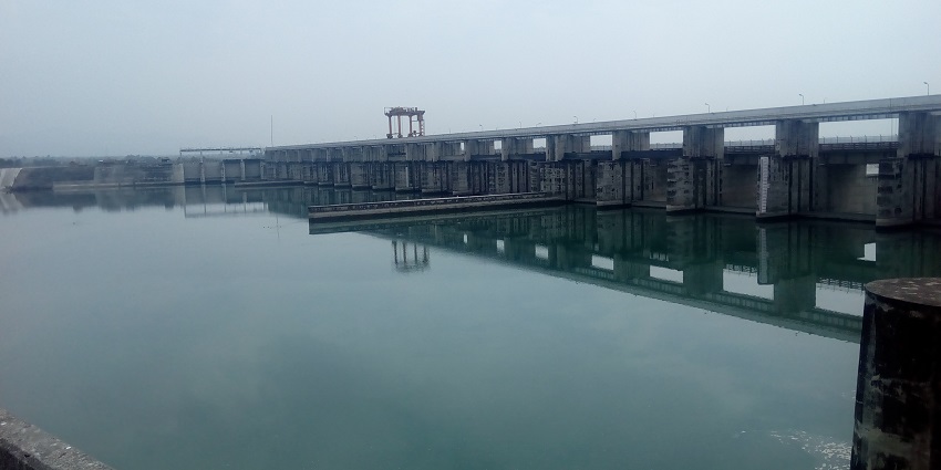 Hathni Kund Barrage is one of the serene places to visit in Haryana.