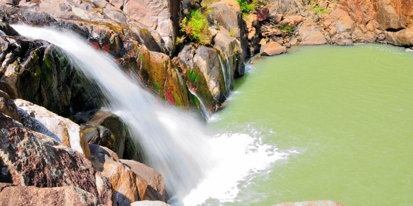 Snapshot of the beautiful Waterfall which is one of the most beautiful spots for picnic in Vadodara