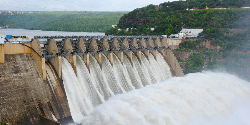 The serene Hatnur Dam on Tapi River, one of the famous places to visit in Jalgaon.