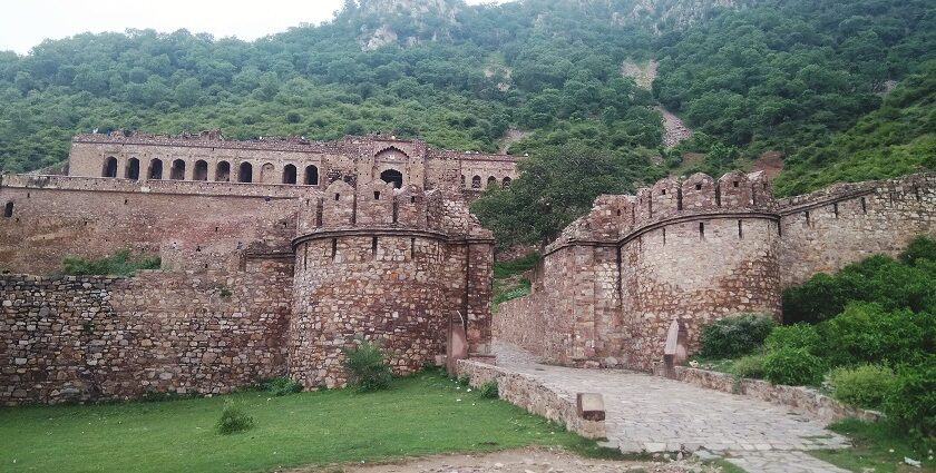 Bhangarh is one of the most haunted forts in Rajasthan with chilling folklore and ambience.