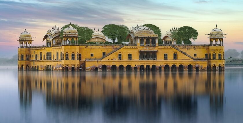 Jal Mahal is one of the top haunted places in Jaipur that attracts adventurous travellers seeking supernatural tales.