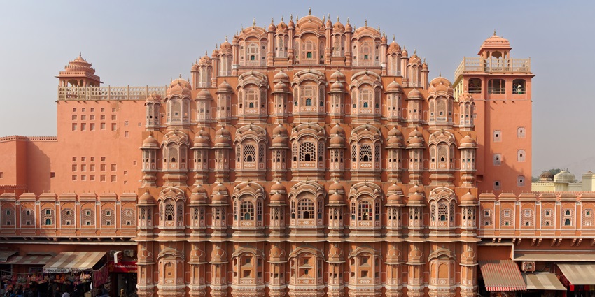 Hawa Mahal’s striking front view, a must-see tourist attraction near Sunshine Water Park