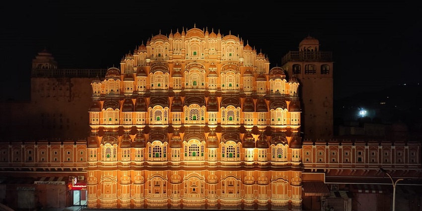 Lounge near Hawa Mahal with panoramic views, drinks, and appetizers