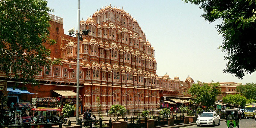 An image showing the majestic architecture of Hawa Mahal Museum, a Popular Museum in Jaipur