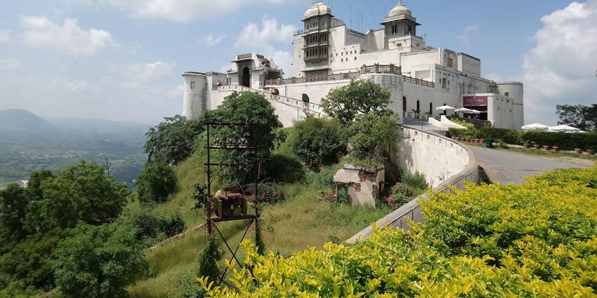 The enchanting Monsoon Palace is worth exploring in the City of Lakes in winters.