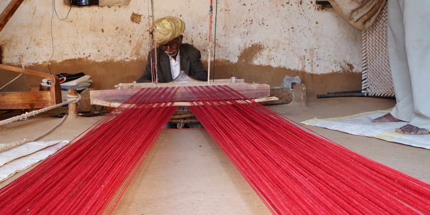 Witnessing arts at Shilpgram Crafts Village is one of the things to do in Sawai Madhopur.