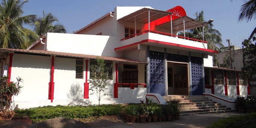 7 Heaven Villas offers luxury villas, gardens, pools, and activities.