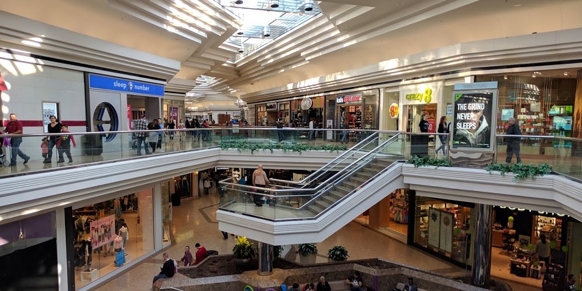 Heera Lal Mall is one of the best places for modern shopping, dining, and ambiance.