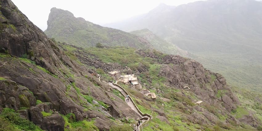 Uperkot Fort is a must-visit site near Junagadh Caves to cherish some panoramic views.
