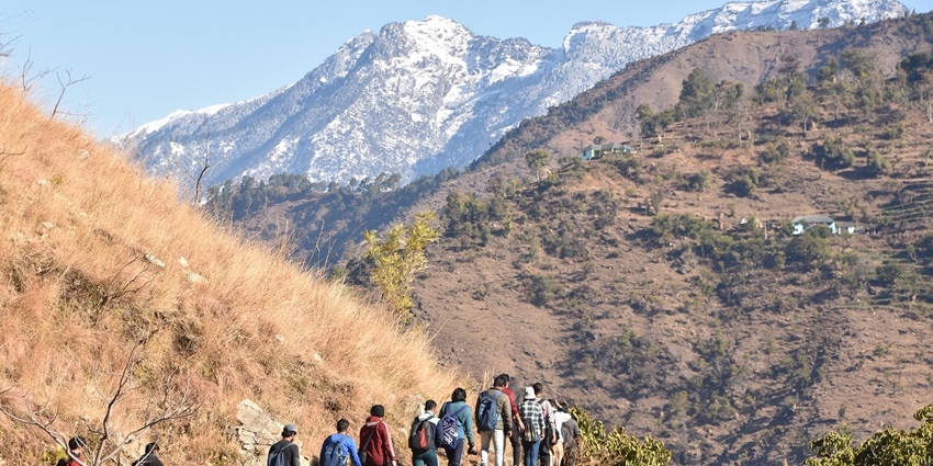 Tourists venture out to the Pashmina Peak for hiking in Manali, offering views of meadows and mountain peaks.