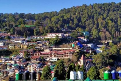 A clear view of Old Manali in Himachal Pradesh, one of the top hill stations near Ambala