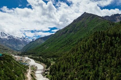 Image of river running through lush green mountains - hill stations near Ludhiana